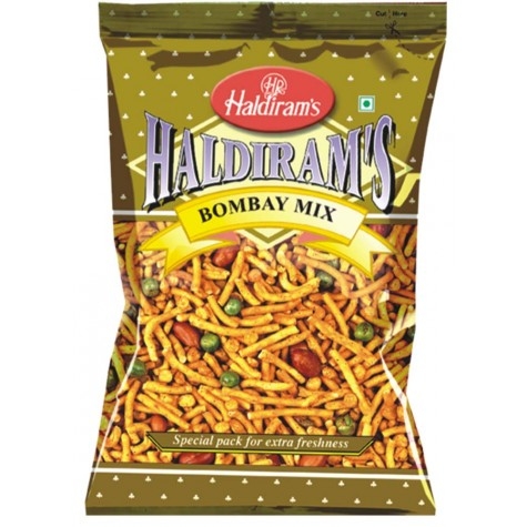 Haldirams Bombay Mixture er en velsmakende indisk snacksblanding som inneholder kikærter, linser, peanøtter, risnudler og krydder.