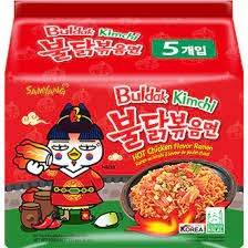 Nyt Samyang Hot Chicken Ramen Kimchi – en herlig blanding av krydret kimchi og smakfulle nudler som virkelig setter fart på smaksløkene!