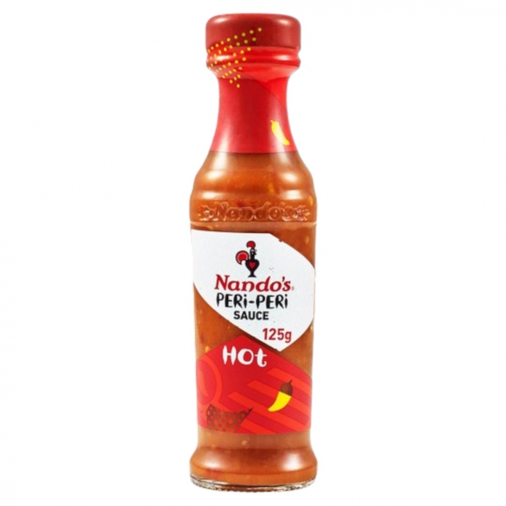 Nando's Hot Peri Peri Sauce er en krydret saus med pikant varme, perfekt for de som liker ekstra smak på maten.