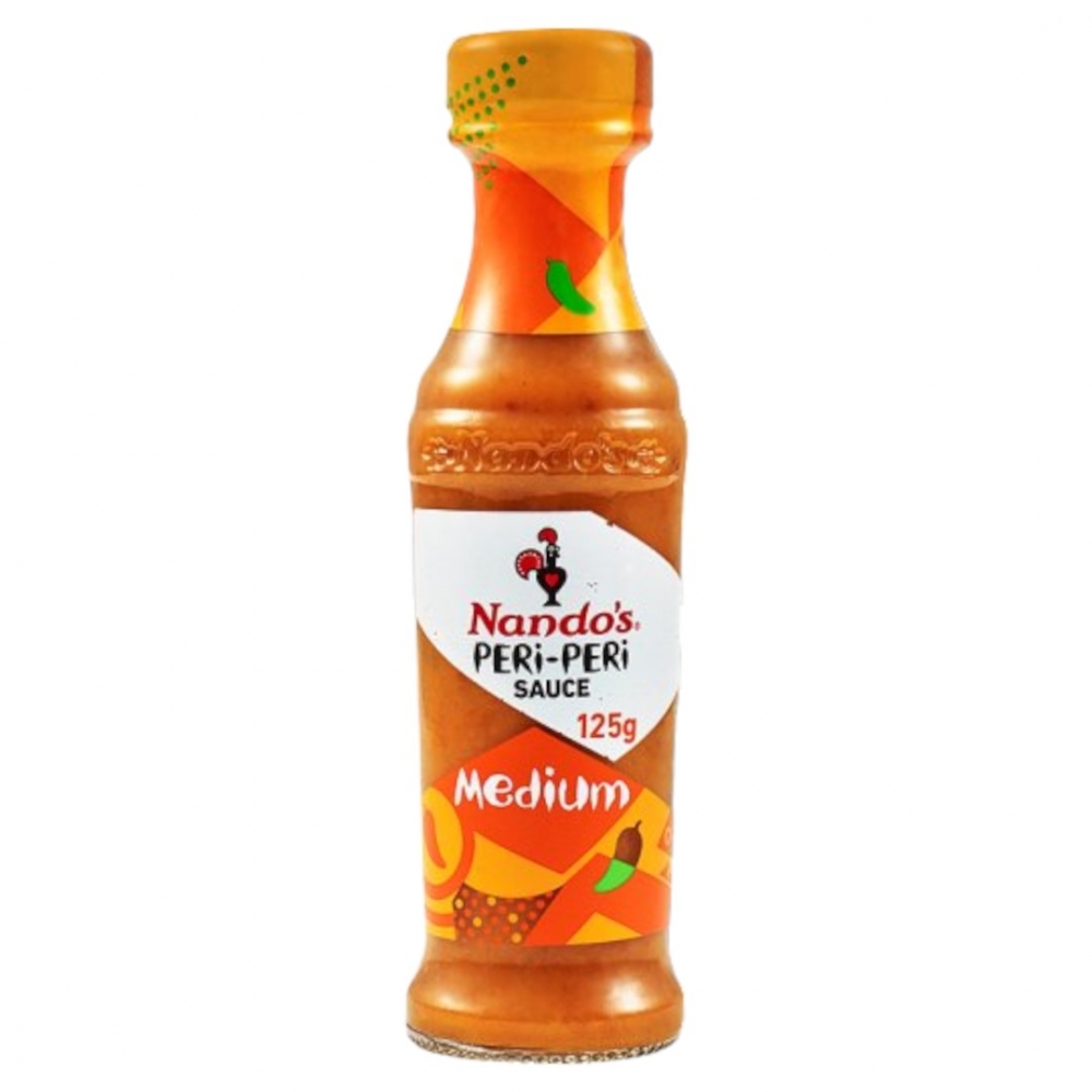 Medium sterk saus laget med peri-peri chilli. Perfekt til å krydre opp dine favorittretter, enten det er grillet kylling, fisk, eller vegetariske retter.