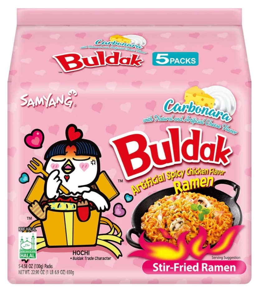 Samyang Buldak Hot Chicken Flavour Ramen - Carbonara er en lekker sammensmelting av koreansk krydder og italiensk kremhet.