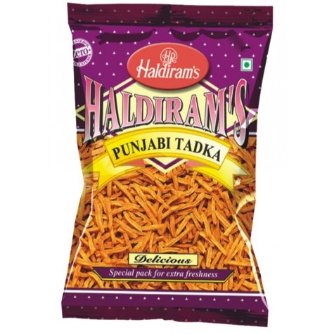 Haldirams Punjabi Tadka leverer en smakfull symfoni av nøye utvalgte ingredienser i sin uimotståelige snacksblanding.