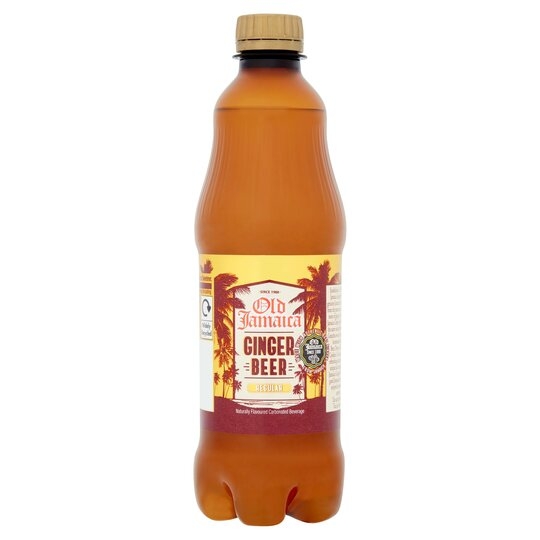 Old Jamaica Ginger Beer er en kullsyreholdig brus kjent for sin sterke og autentiske ingefærsmak.