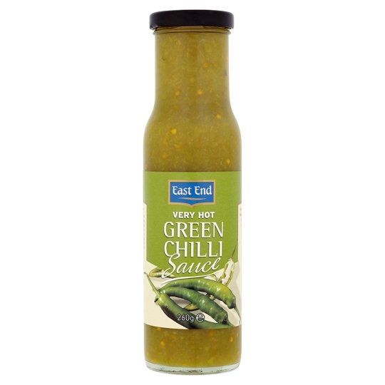 Sterk grønn chilli saus som passer perfekt som en dip med snacks.